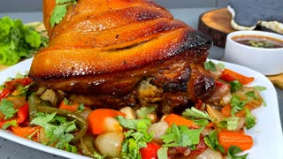 Божественно ВКУСНАЯ рулька! Язык можно проглотить,как ВКУСНО! Съедается ВСЕ, а лук в первую очередь!