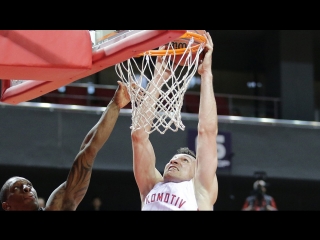 Данк Йонаса Мачюлиса в матче против Енисея