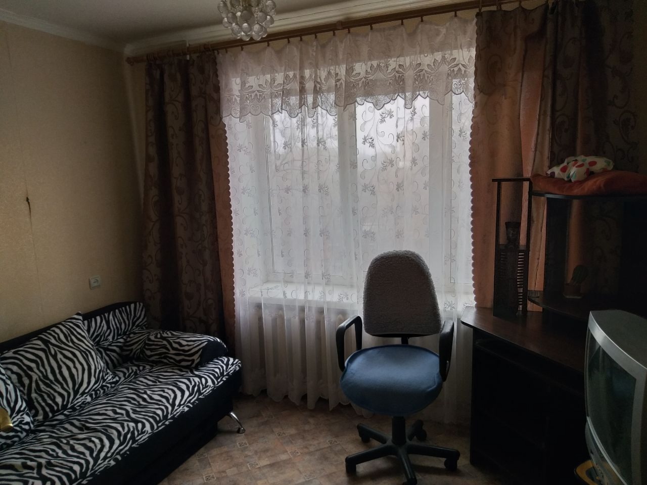 Продается 3-комнатная квартира на ул.А.Линёва в районе ул.Тимирязева и кв.Гаевого. Расположена на 5 этаже 9-этажного дома, лифт работает. Состояние жилое. Вся необходимая инфраструктура рядом, остановка транспорта "кв.Гаевого". Цена 7 млн. рублей. Торг. По всем вопросам: +79595793937...