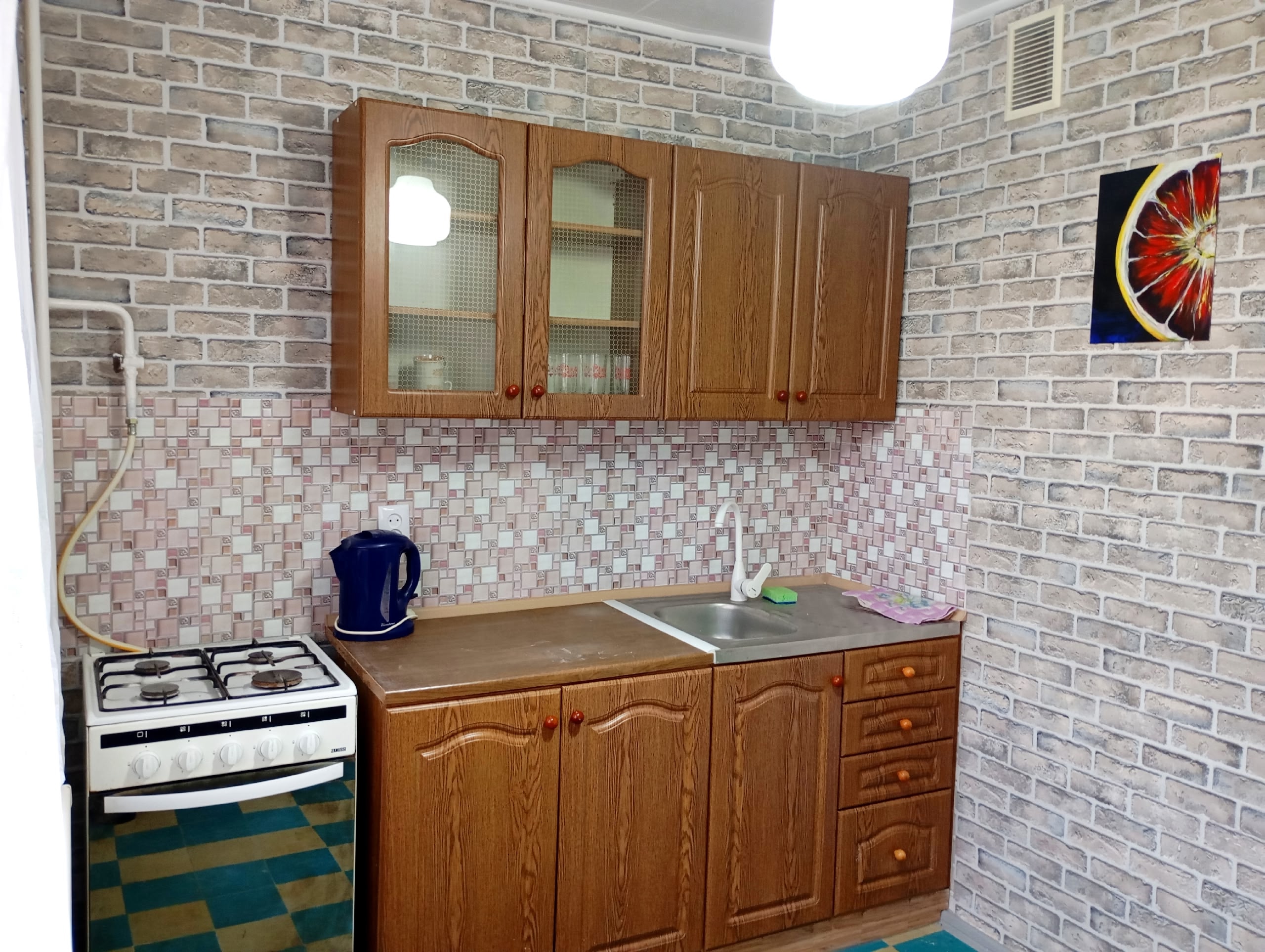 🏡г. Алчевск 🔔Сдается уютная 1-комнатная квартира по пр. Металлургов 🌇Район магазина "Лидер" 👣6-й этаж 9-ти этажного дома. 💫МП окна. Чистое жилое состояние. С мебелью и техникой. ☝Рядом школа, д/сад, остановка гор. транспорта, аптека,кафе, магазины. 🛜Интернет и ТВ готовы к подключению. 🛋Есть вся необ...